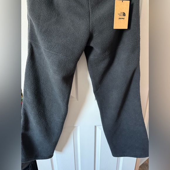 SKIMS X THE NORTH FACE 1995 RETRO DENALI FLEECE PANT - ONYX BLACK NWT SIZE SMALL - Picture 5 of 13